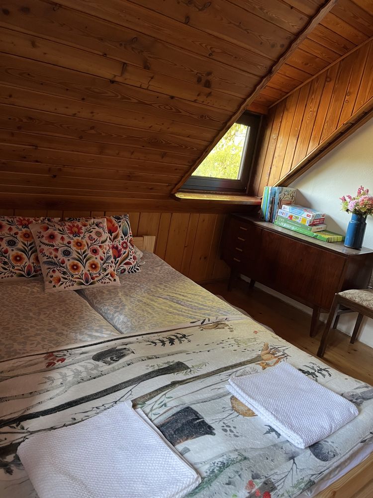 Domek pod lasem cisza, spokój idealne wakacje  z gorącom balią
