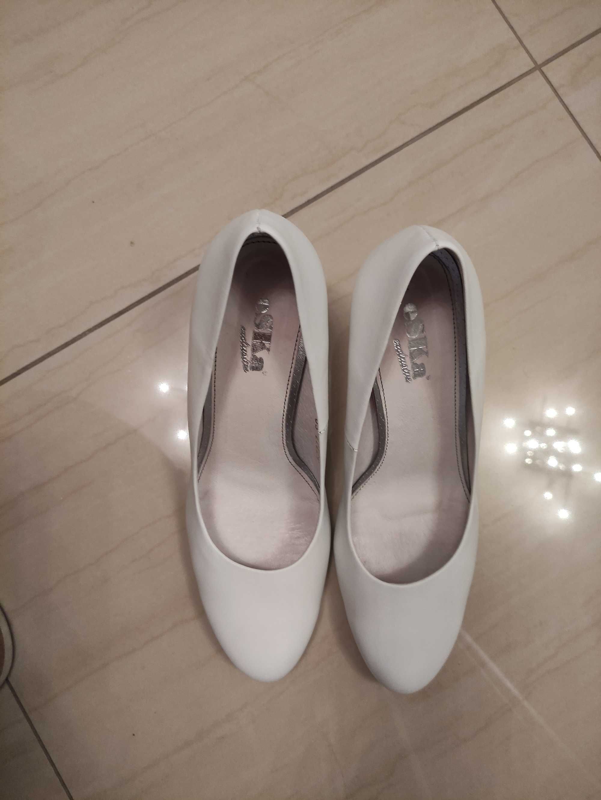 Nowe buty ślubne Skóra naturalna 40 białe czułenka półbuty  do ślubu