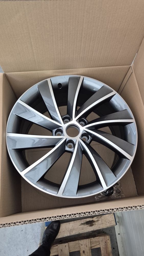 Alufelgi Nowe skoda Superb PEGASUS 8J-18 et44