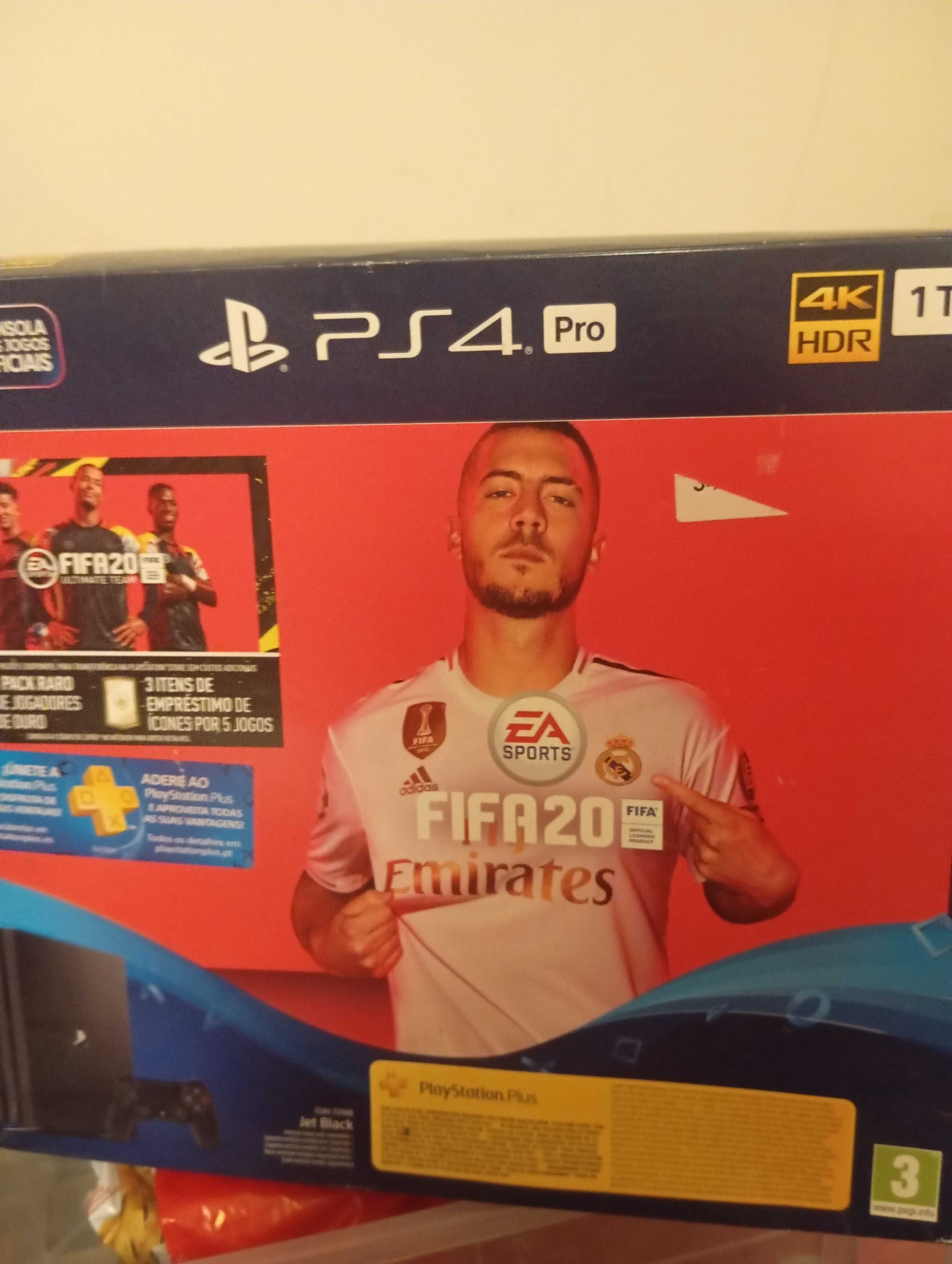 Ps4 pro 1T estado completamente bom com caixa