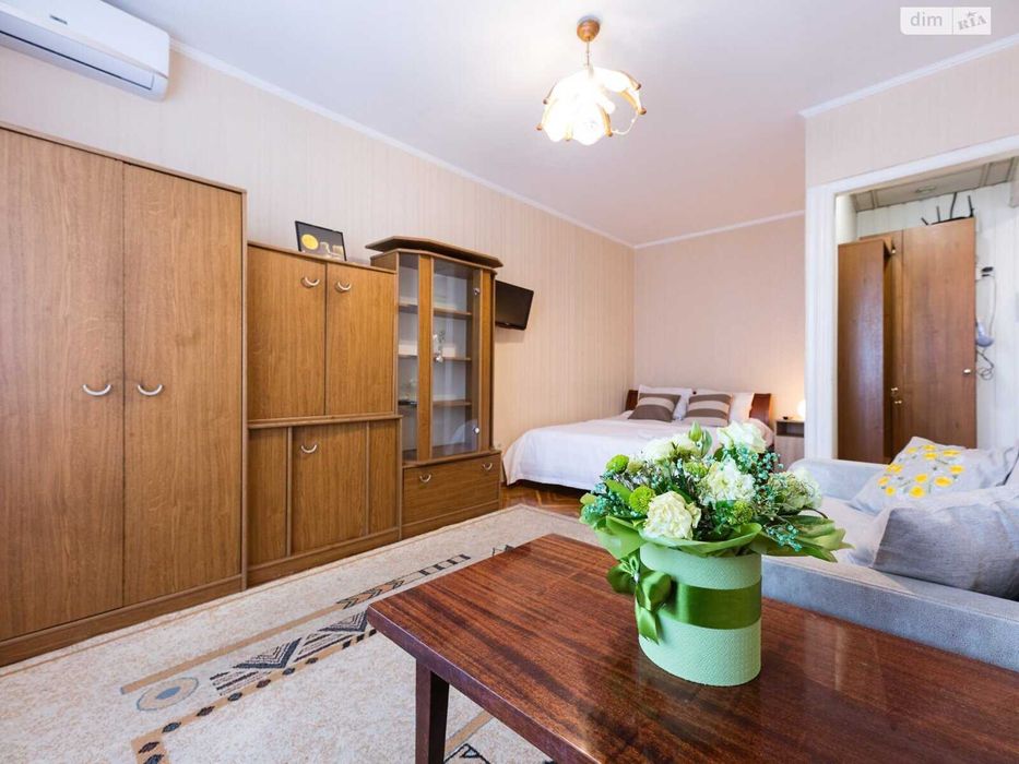 Вул. Борщагівська 4 в Києві, КПІ, Охматдит