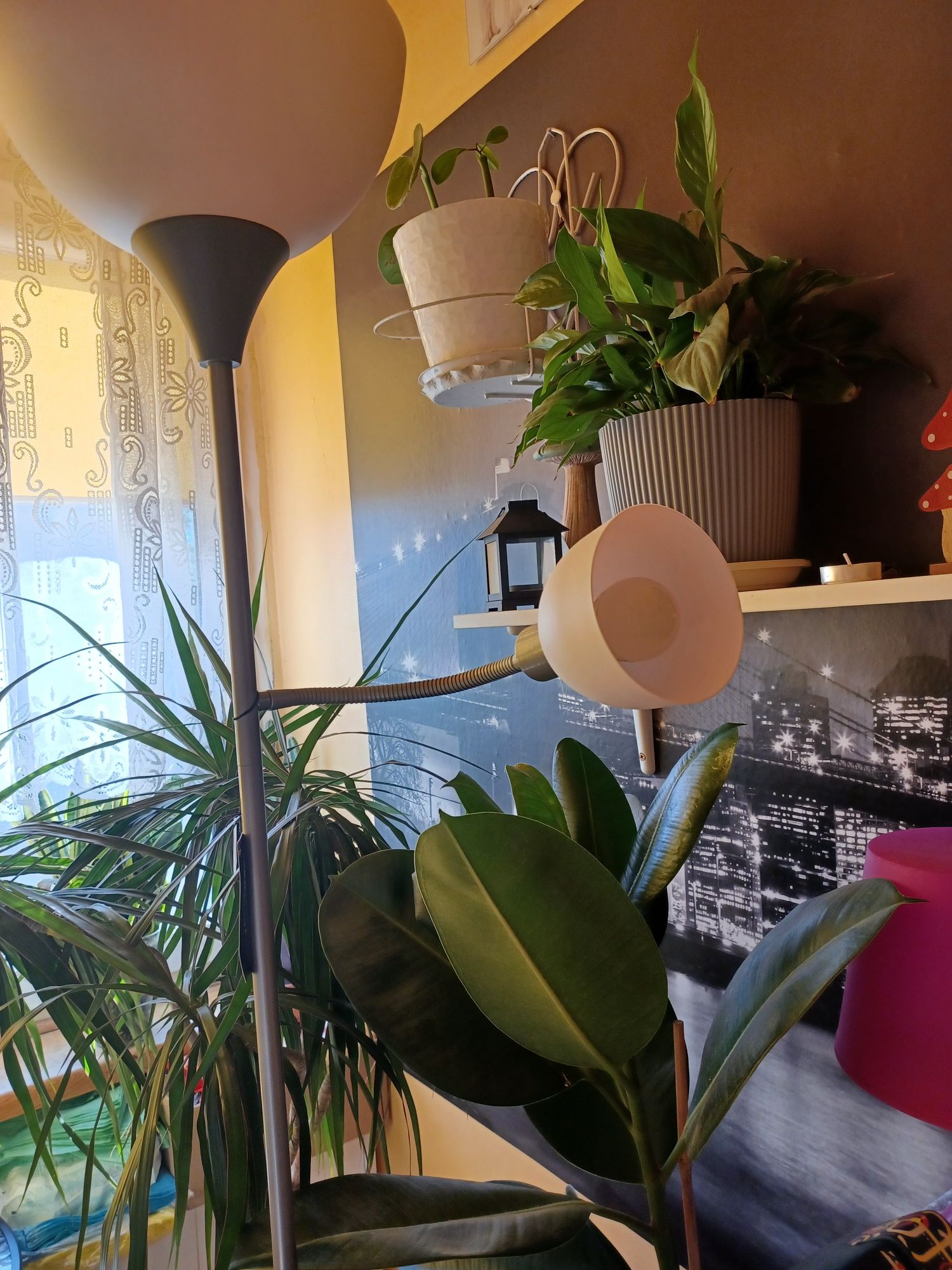 Lampa podłogowa wysoka