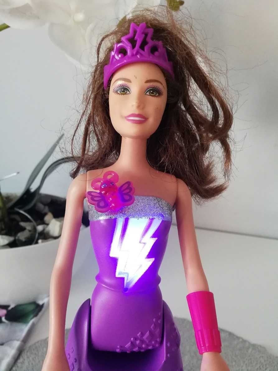 Lalka Barbie princess power Superbohaterka Mattel