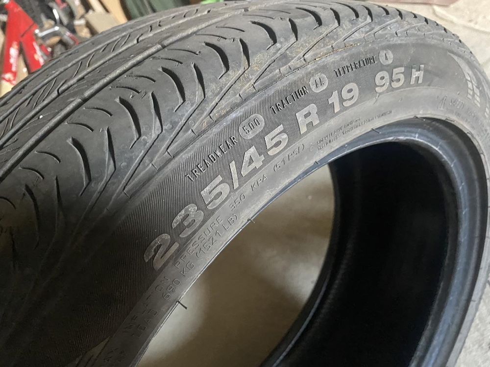 Шини 235/45 r19 Continental 2 колеса цілі на 2 незначні вигризи