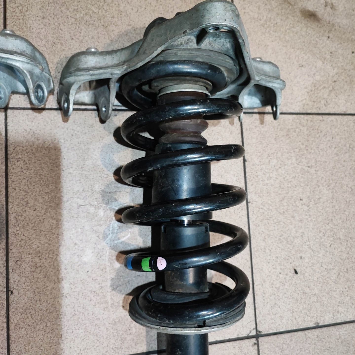 Amortyzator sprężyna Audi A4 B6 2.4 2.5 3.0 V6 Automat Quattro
