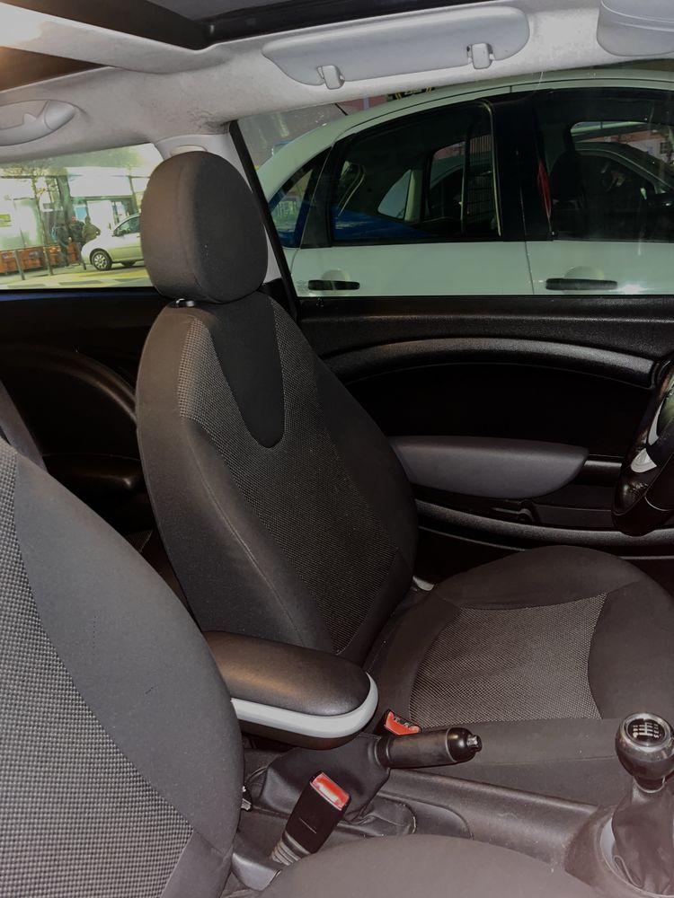 Mini One R56 preto e branco com teto panoramico