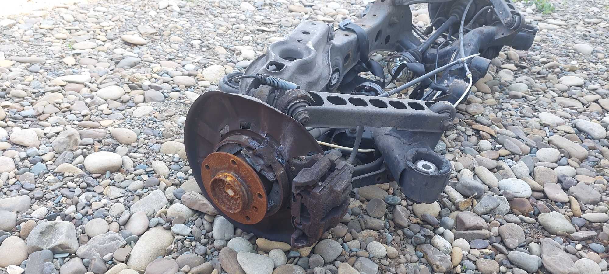 Балка задньої підвіски у зборі BMW 1,3 серія N47