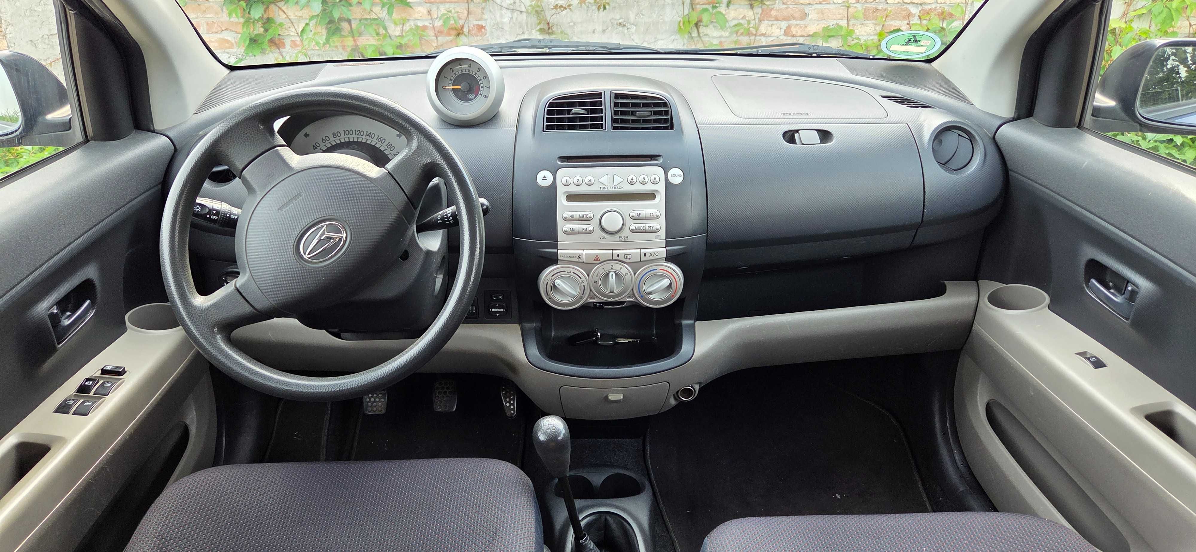 Daihatsu Sirion jak Yaris
