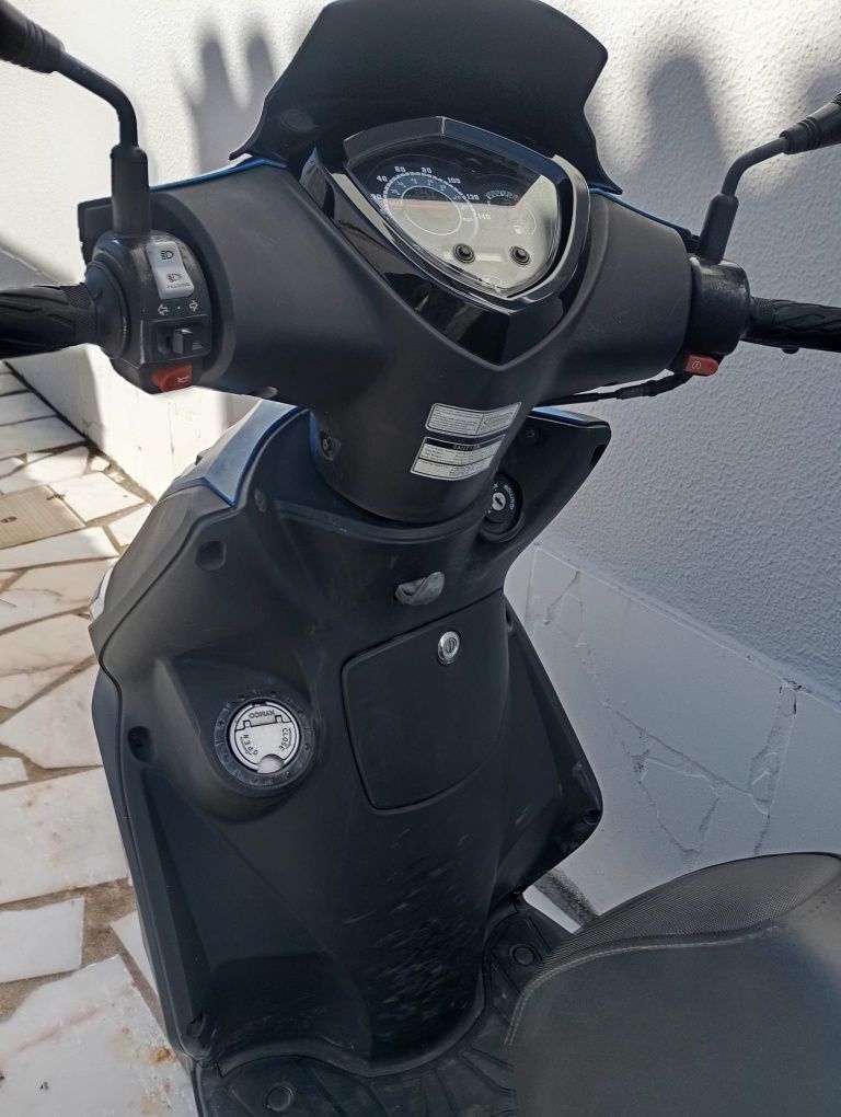 Scooter 125 bom estado