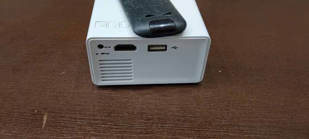 Projectors Yg-300 LCD Mini Support 1080p Portable LED Projector Home C