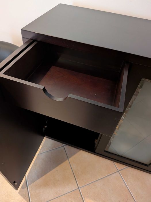 Aparador Venguê  + 2 Poltronas em preto + Cabideiro de design