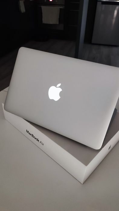 MacBook Air 11: 256GB SSD, i5, 4 GB, Jak nowy - stan idealny.