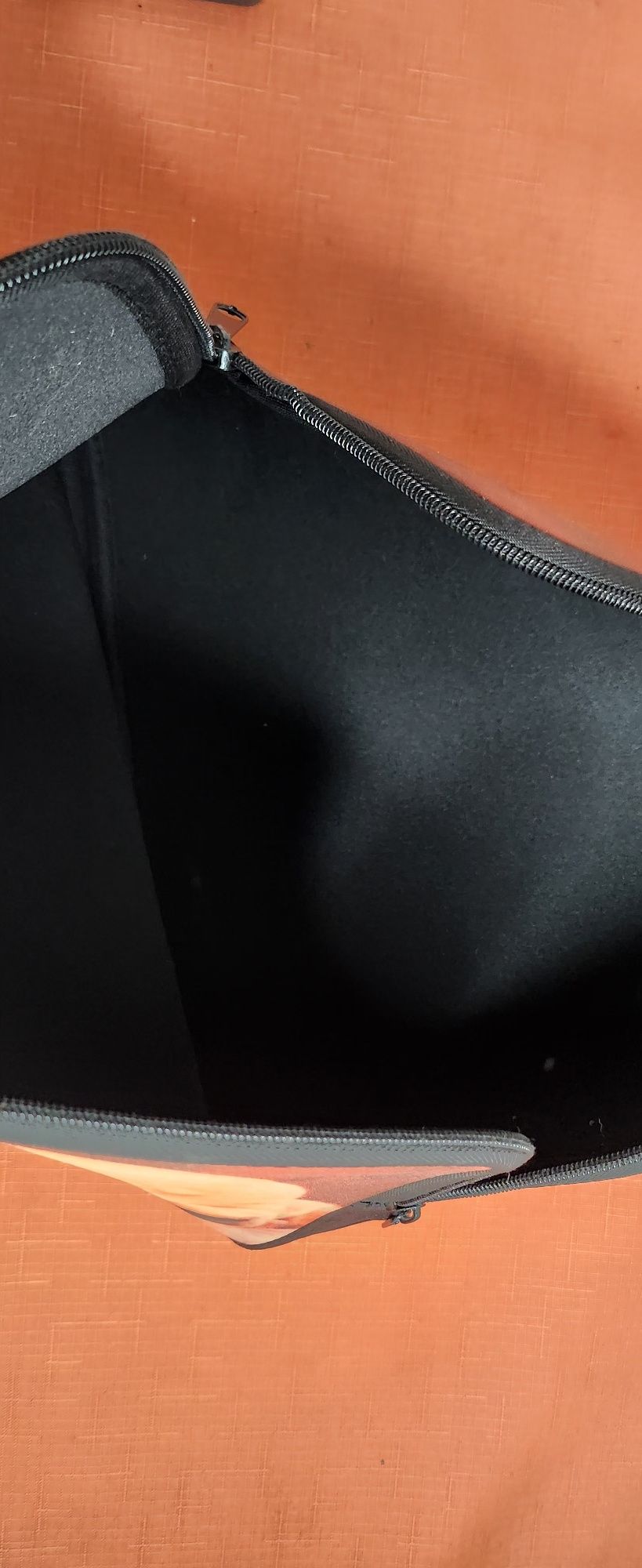 Etui na tablet laptop