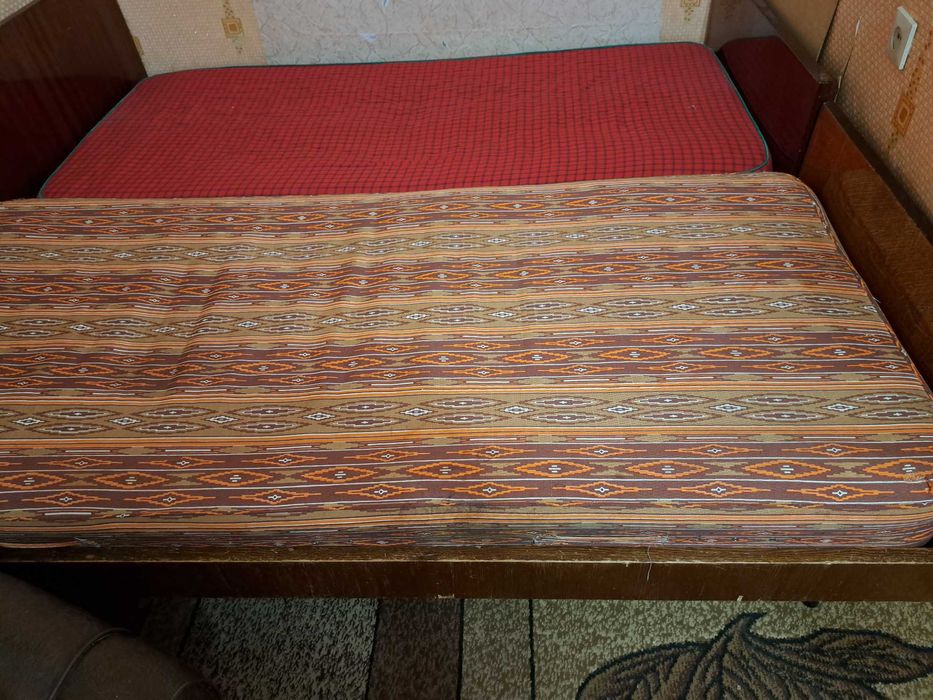 Две кровати с матрасами