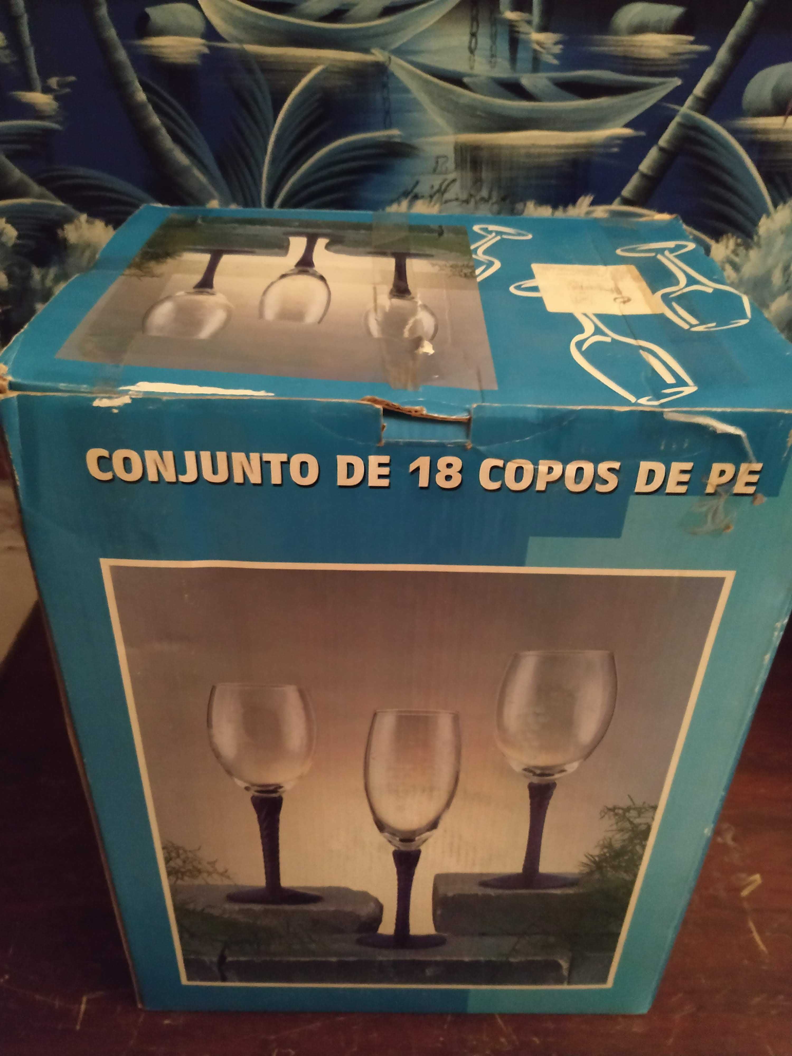 Conjunto de 18 Copos de Pé Alto