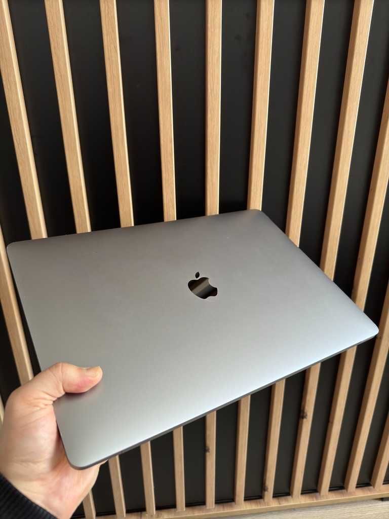 Macbook Pro 15'' 2018 (256GB)