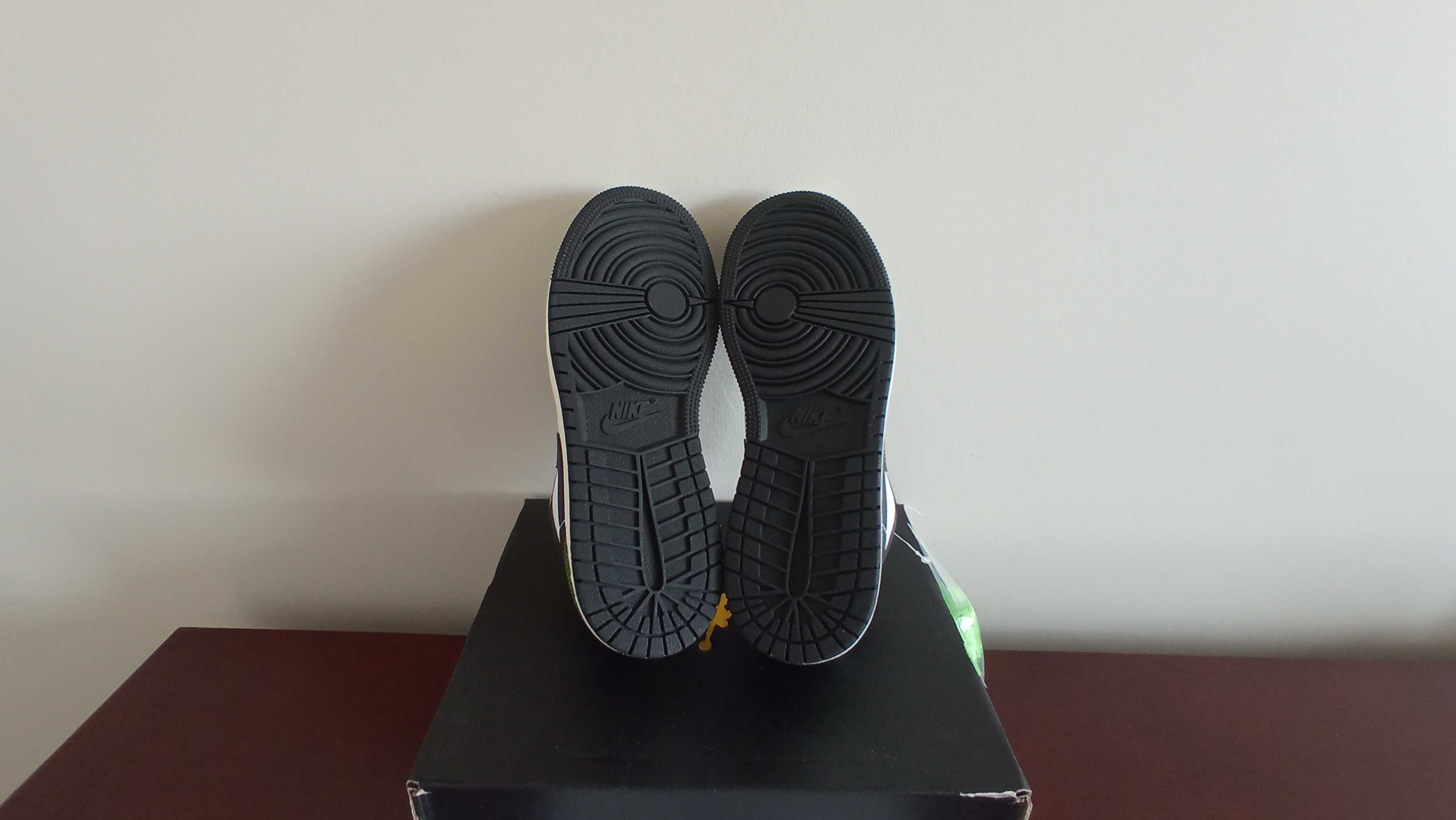 36 Buty Nike Air Jordan 1 Low Black Electric Green