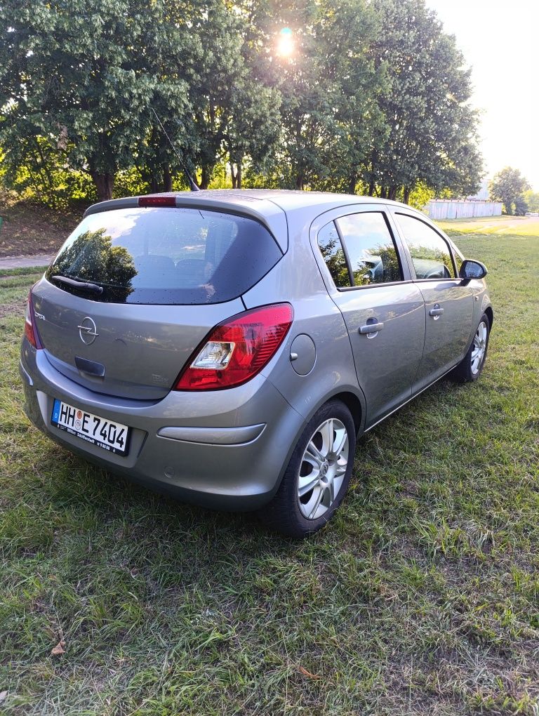 Opel Corsa D 1.2 Benz Klima 5 drzwi niski przebieg