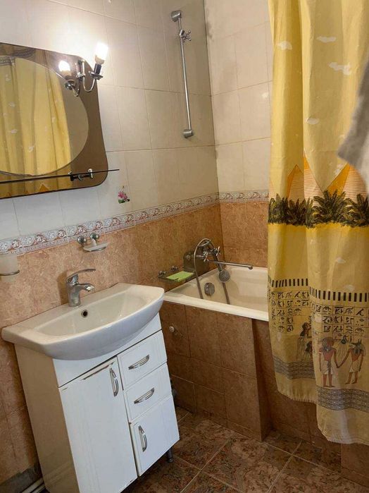 Продам 2-х ком. к-ру  улучшенной пл-ки м. Научная