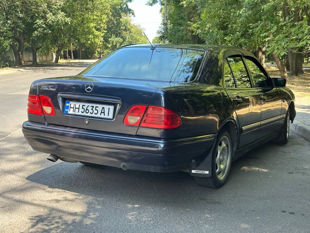 Mercedes-Benz W210