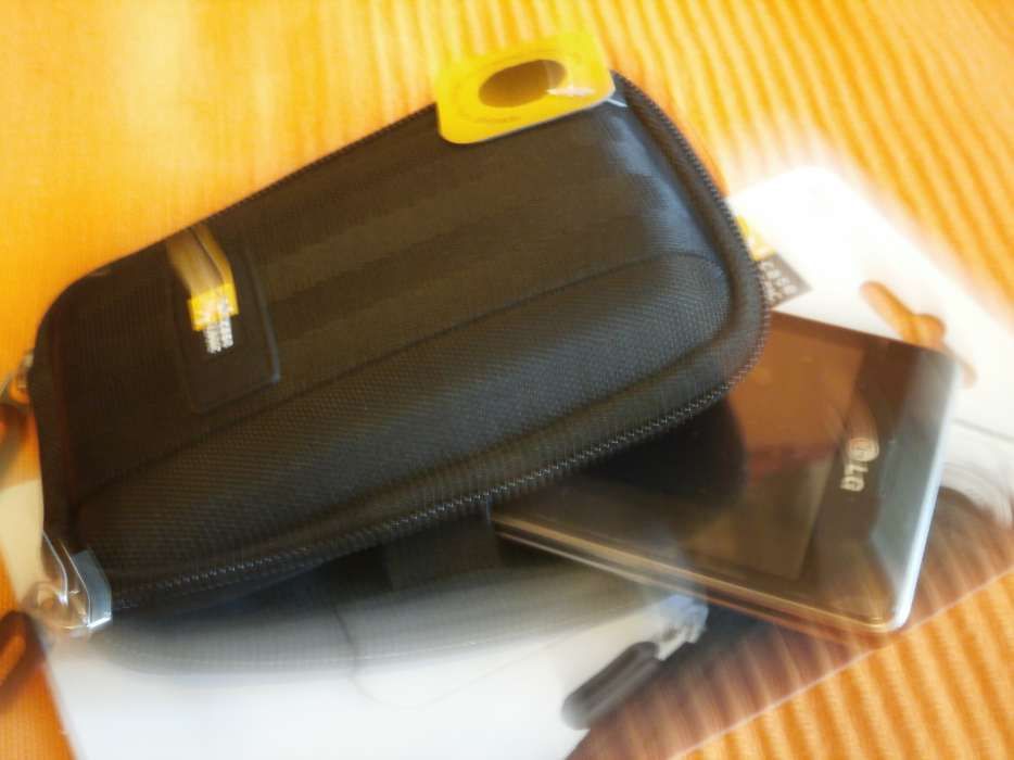sprzedam etui na smartfona aparat foto-firmy case logic black qpb301bl