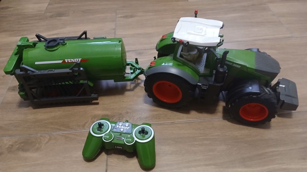 Traktor zdalnie sterowany Jamara Fendt 1050 Vario z wozem asenizacyjny