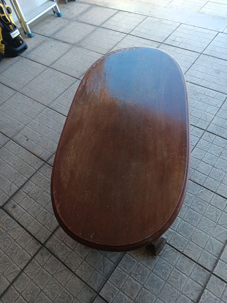 Mesa Centro em Mogno