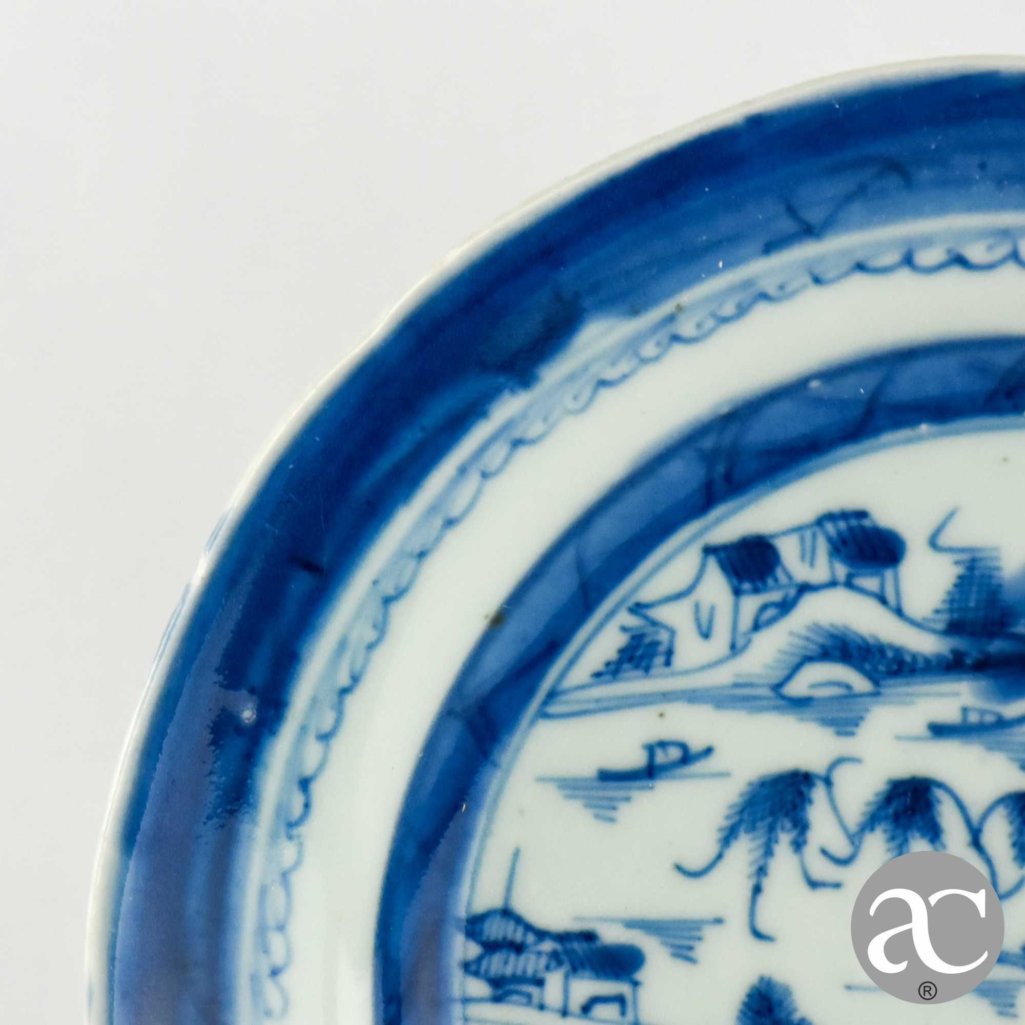 Prato porcelana da China, Cantão, paisagem e pagodes, séc. XVIII