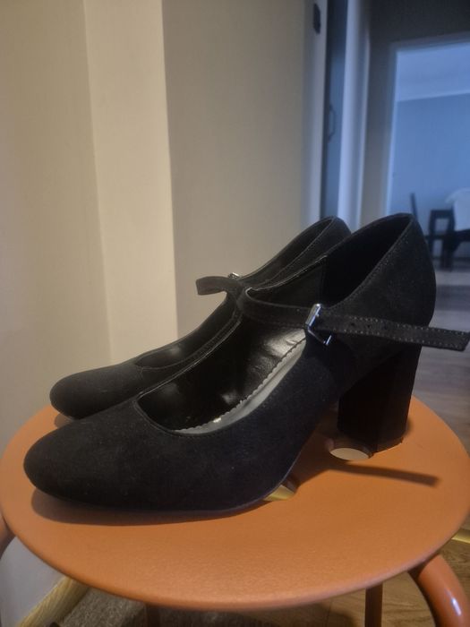 Buty na obcasie 39