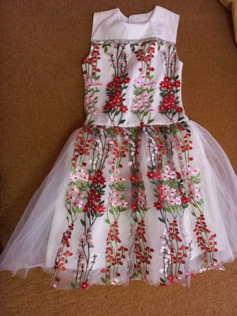 Платье новое нарядное р134