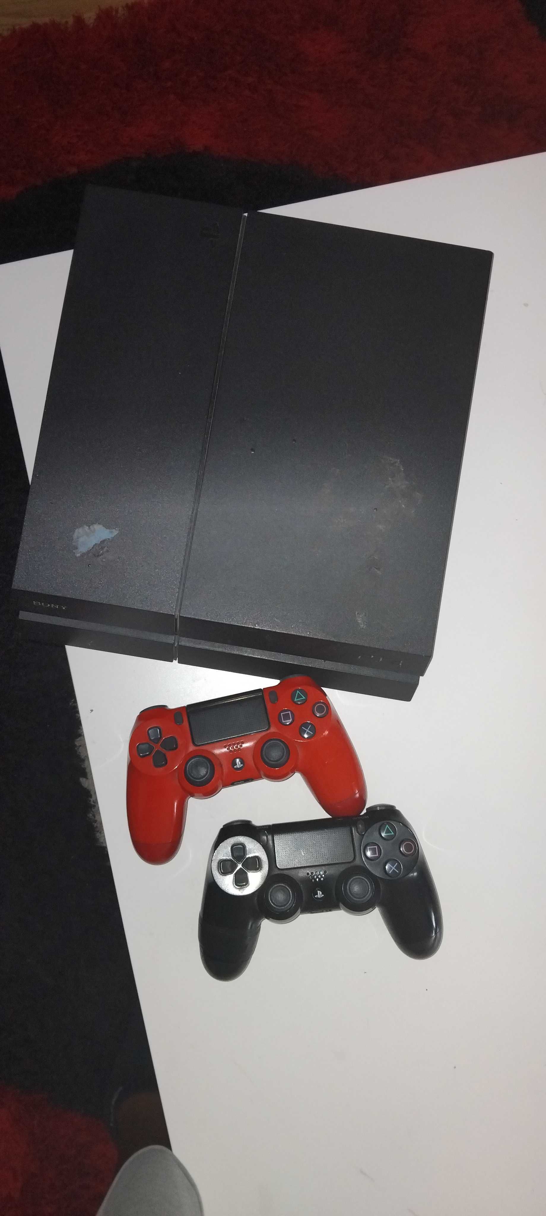 Vendo PS5 e PS4 com comandos PS4