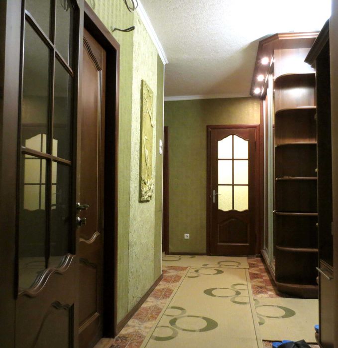 2-комн. Крытый ринок. Цена за 2+2чел. Также почасово.