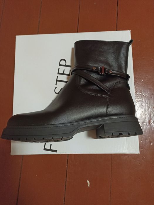 Черевики, полусапожки жіночі