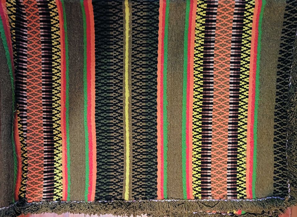 Em tons de verde e laranja