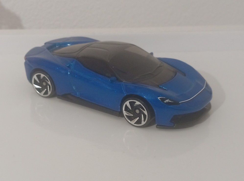 Ferrari F430 Spider x 2. Hot Wheels 1:64 + Pininfarina Battista 1:64