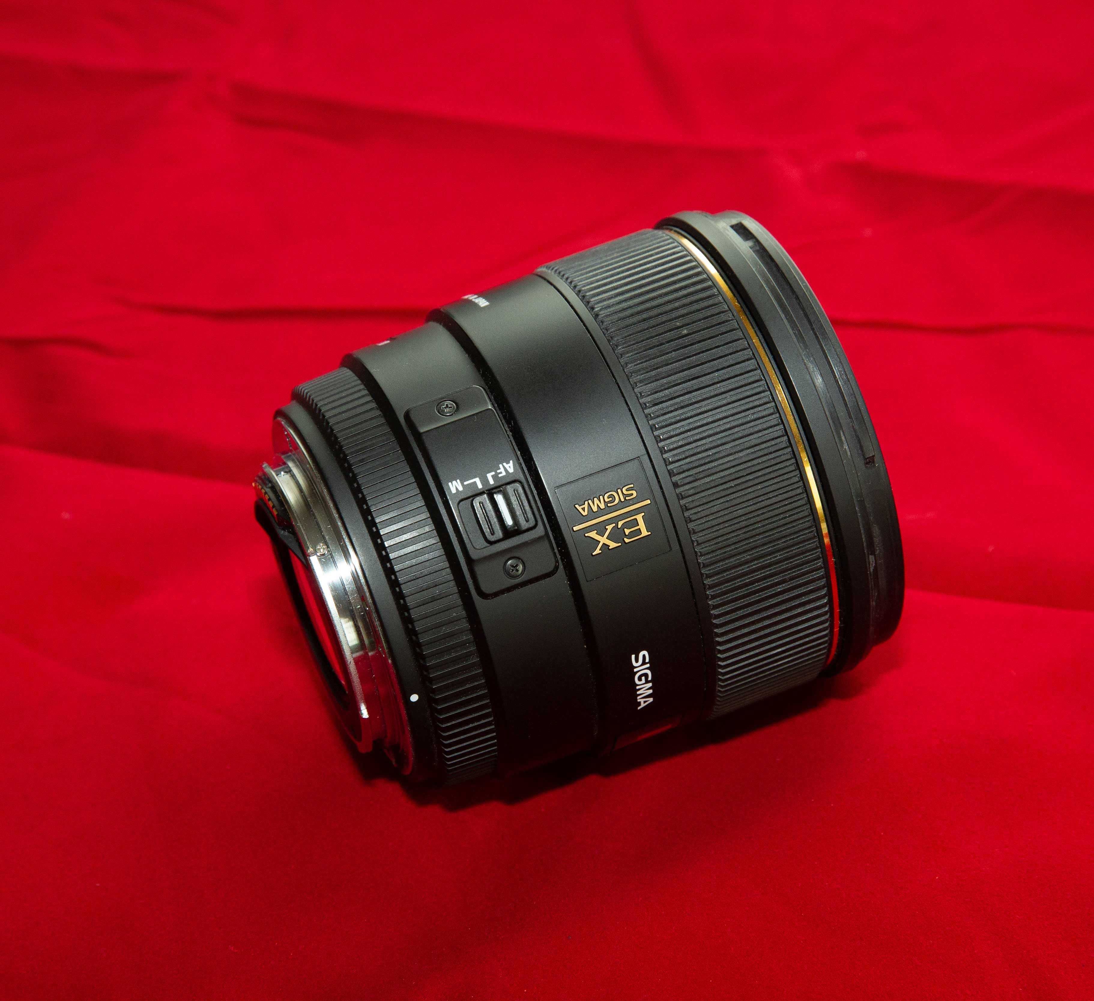 Объектив Sigma 85mm f/1.4 EX DG HSM (для Canon)