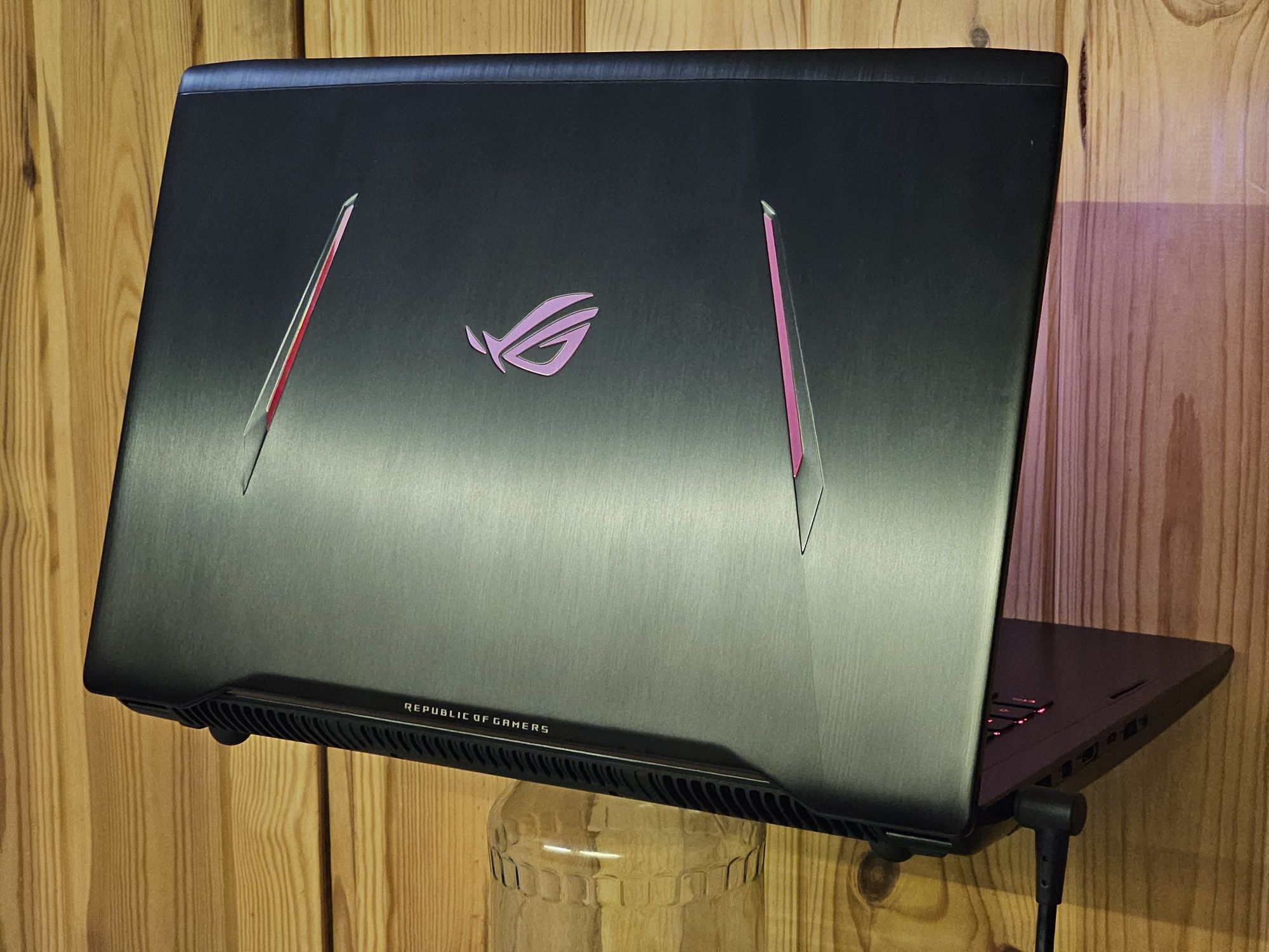 Asus Strix 17.3"/Ryzen 7 8 ядер/RX 580/RAM 16GB/SSD 512GB