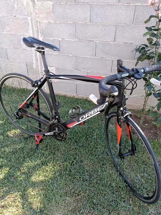 Vendo 3 bicicletas como novas, 1 de ciclista, 2 de estrada.