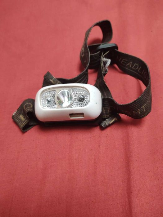 Бу налобный фонарик - очень долго светит