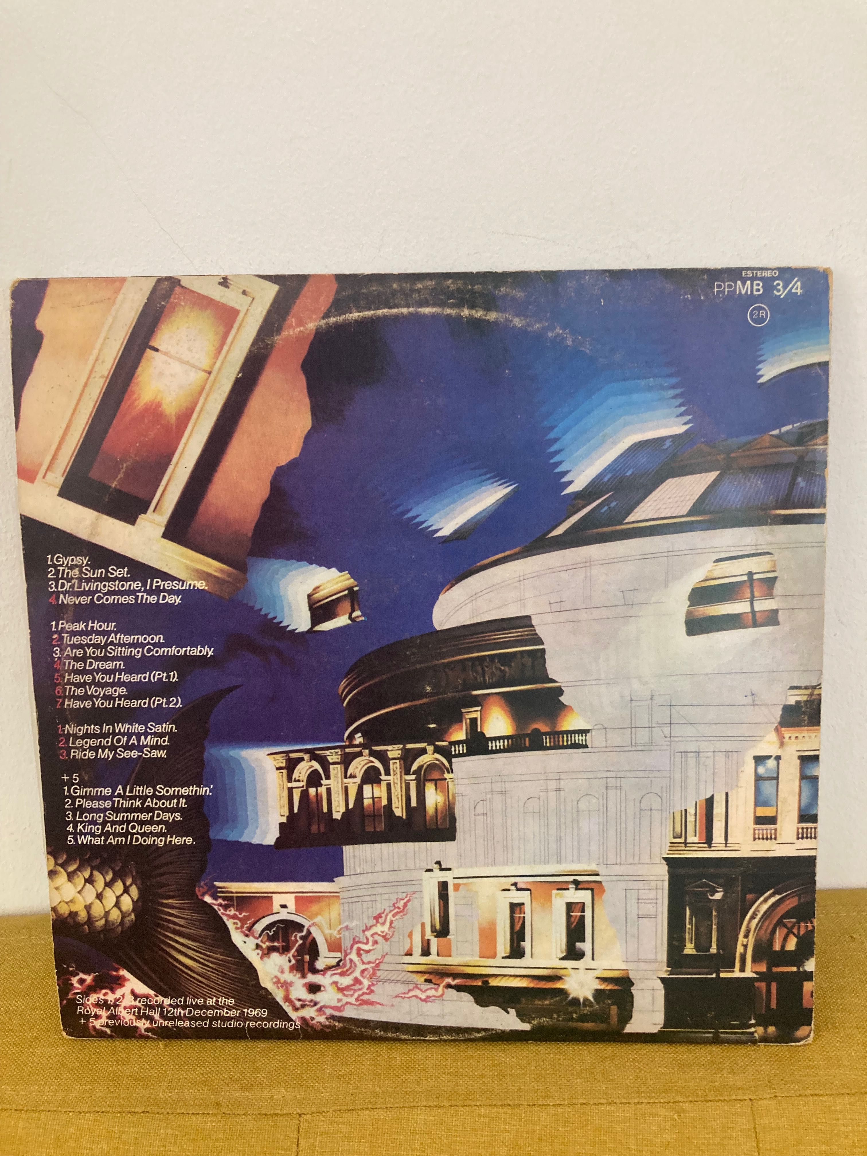 The Moody Blues — Caught Live + 5
