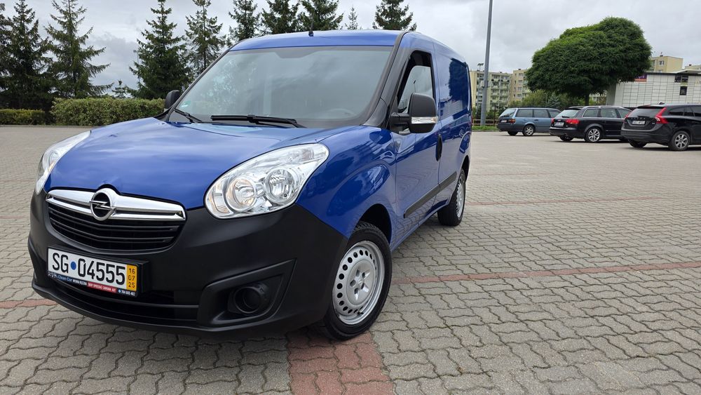 Opel combo rok 2017 silnik 1.4 benzyna przebieg 50 tys ładny zamiana