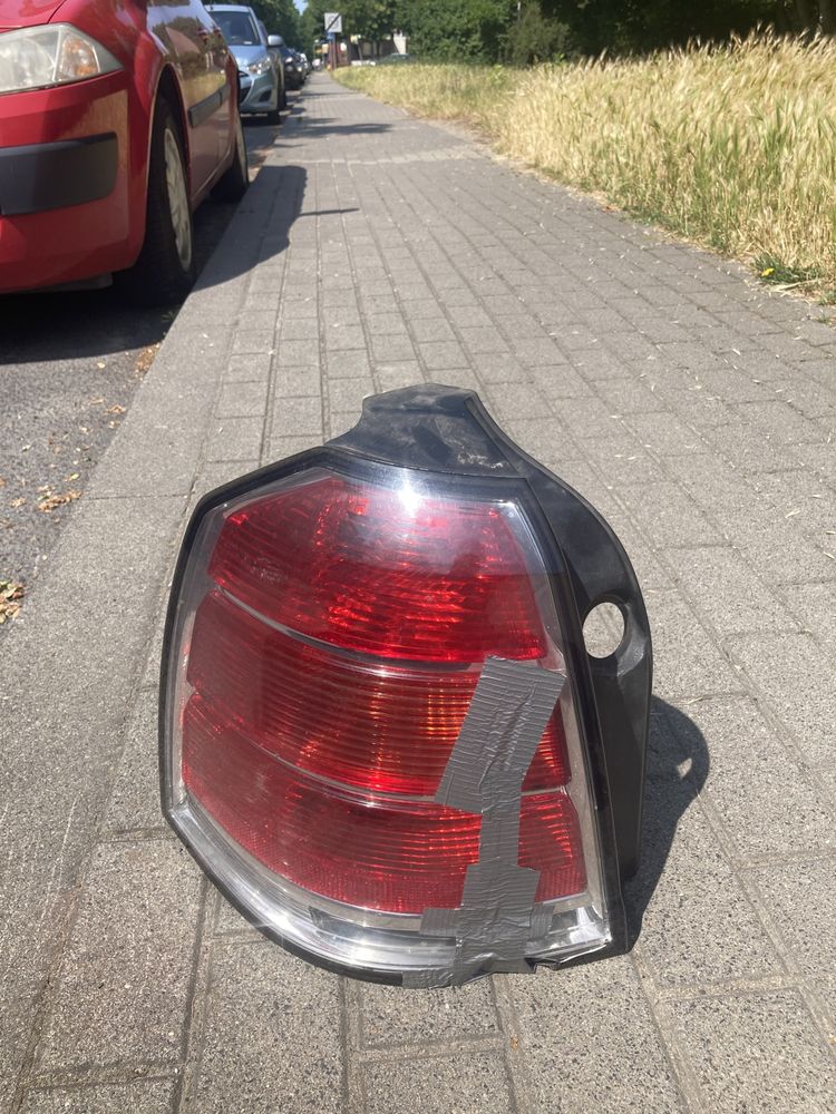 Lampa Zafira B 2006 lewy tył