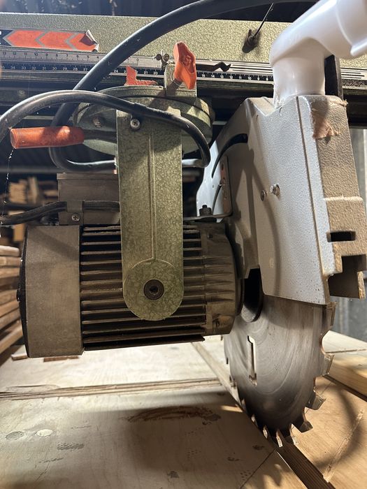 Duża piła radialna dewalt dw8003