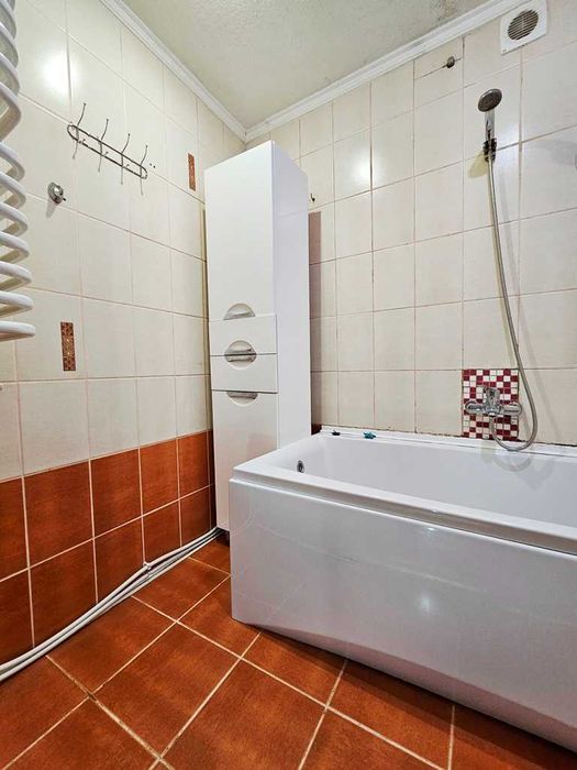 Житлова двокімнатна квартира з меблями та власним опаленням...