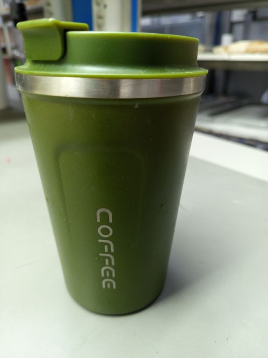 Zielony kubek termiczny