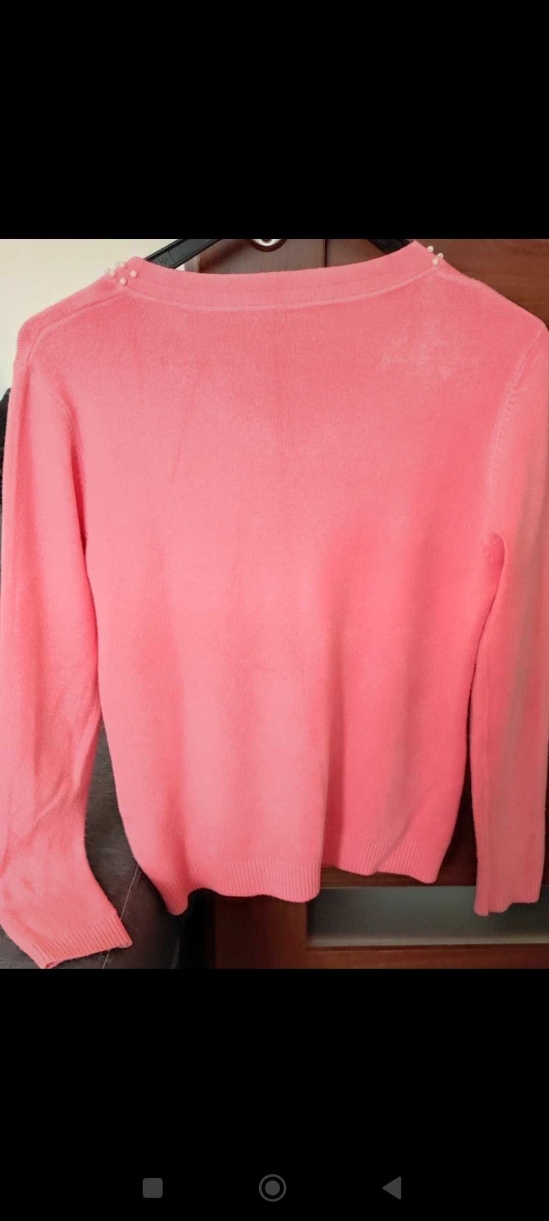 Różowy sweter bluzka damska z koralami i ozdobną różą rozm M-L