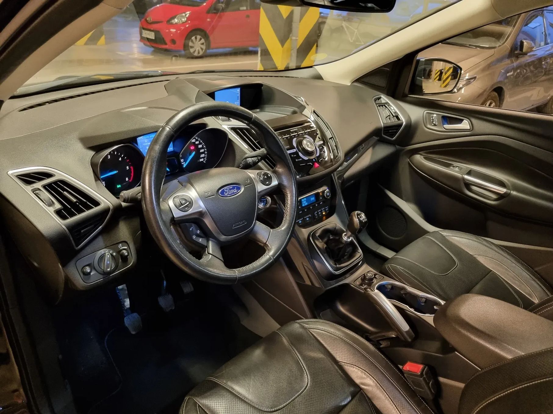 Ford Kuga 2.0 TDCi 180KM 4x4 PLATINIUM PEŁNE Wyposażenie Xenon Kamera Asystent