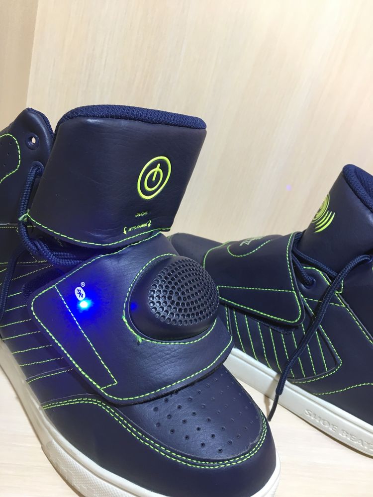 Shoe beatz, ботінки з колонкою