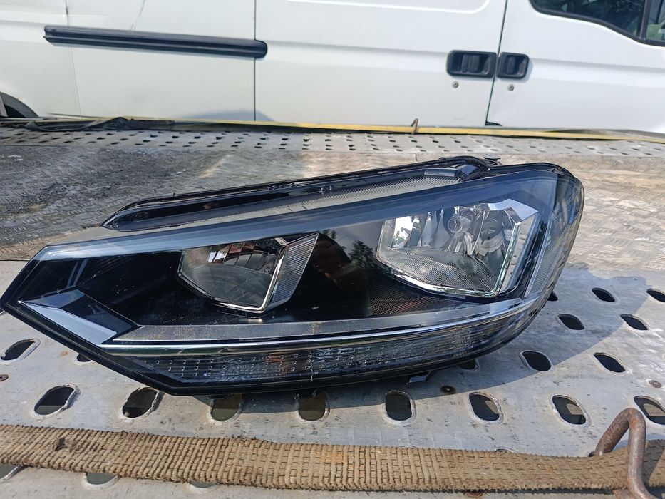 Lampa Lewy Przód Volkswagen Touran III / Europa