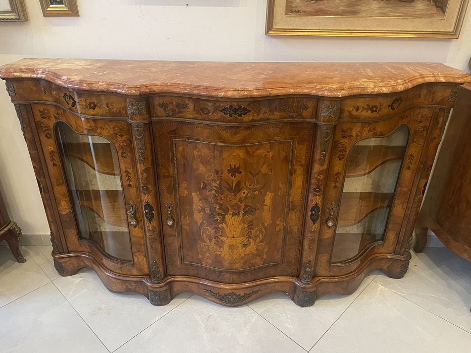 Komoda z kamiennym blatem